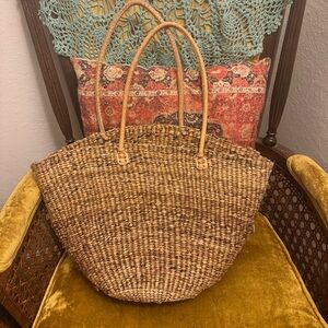 Medium size straw over the shoulder beach bag/purse/tote